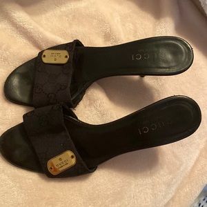 Vintage Gucci kitten heels size 7 with gold label